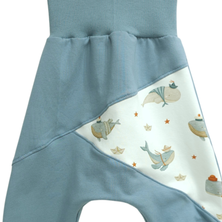 Pumphose Meno triangolo Küstenkind Wale Schiffchen Sweat taubenblau (Bündchen taubenblau)