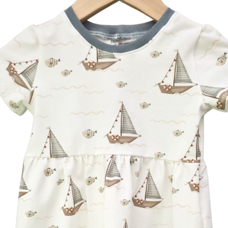 Basic Kleid Küstenkind Boote Fische (Bündchen taubenblau) 86-128