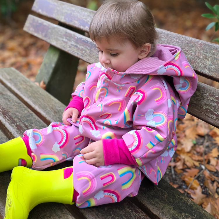 Softshell Hose Regenbögen auf rosa