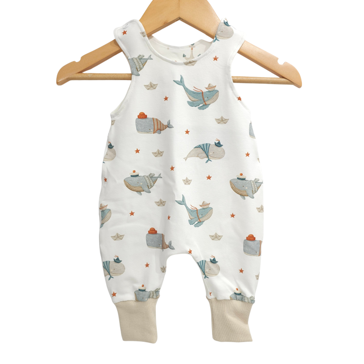Strampler Küstenkind Wale Schiffchen