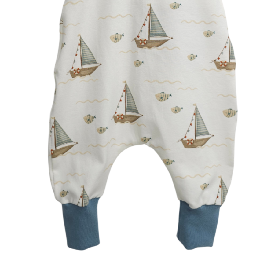 Strampler Küstenkind Boote Fische (Bündchen taubenblau)