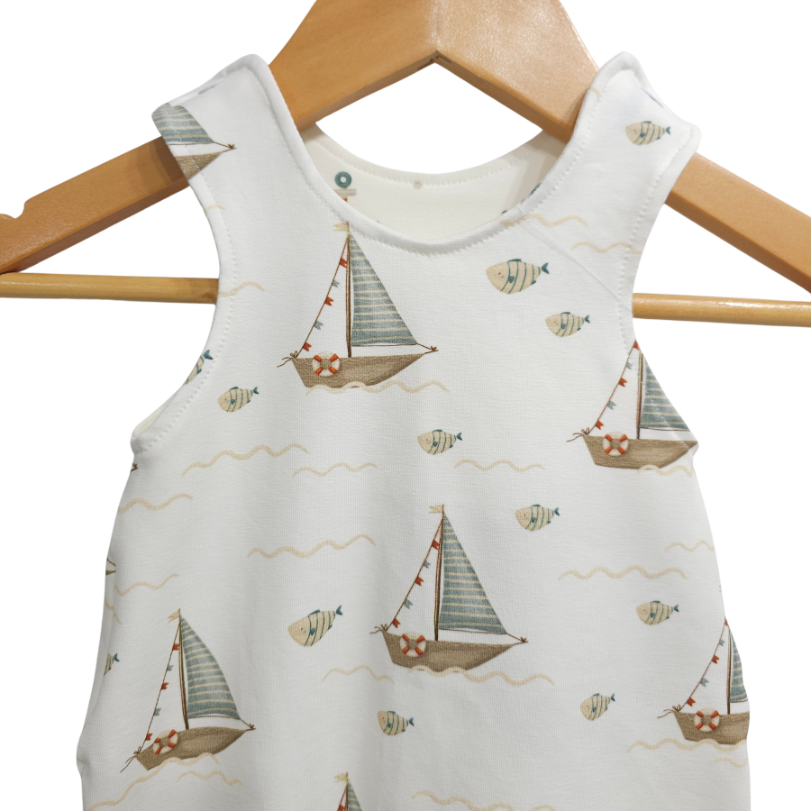 Strampler Küstenkind Boote Fische Bündchen taubenblau